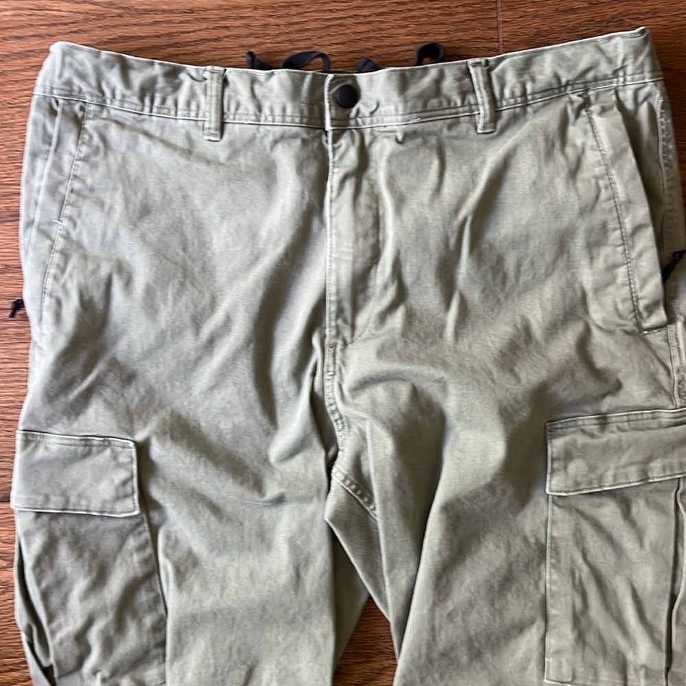 H&M Men's Cargo Pants. - Picture 4 of 8